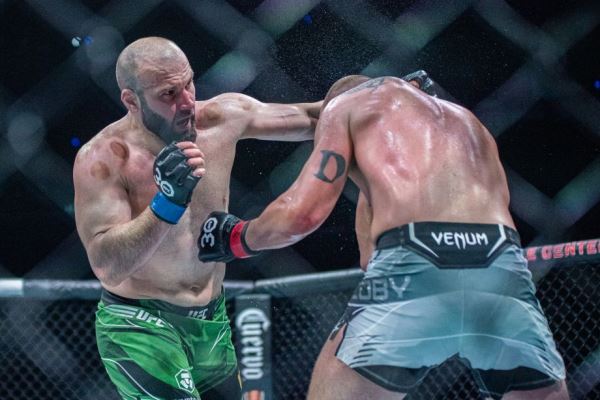 UFC on ABC 7: Алонзо Менифилд — Азамат Мурзаканов, дата и время, карьера российского бойца, дебют в UFC, первый бой